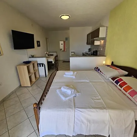Keti 3 Nv - 2 Pax With Terrace And Private Parking Apartman